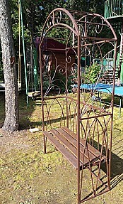 Арка со скамейкой